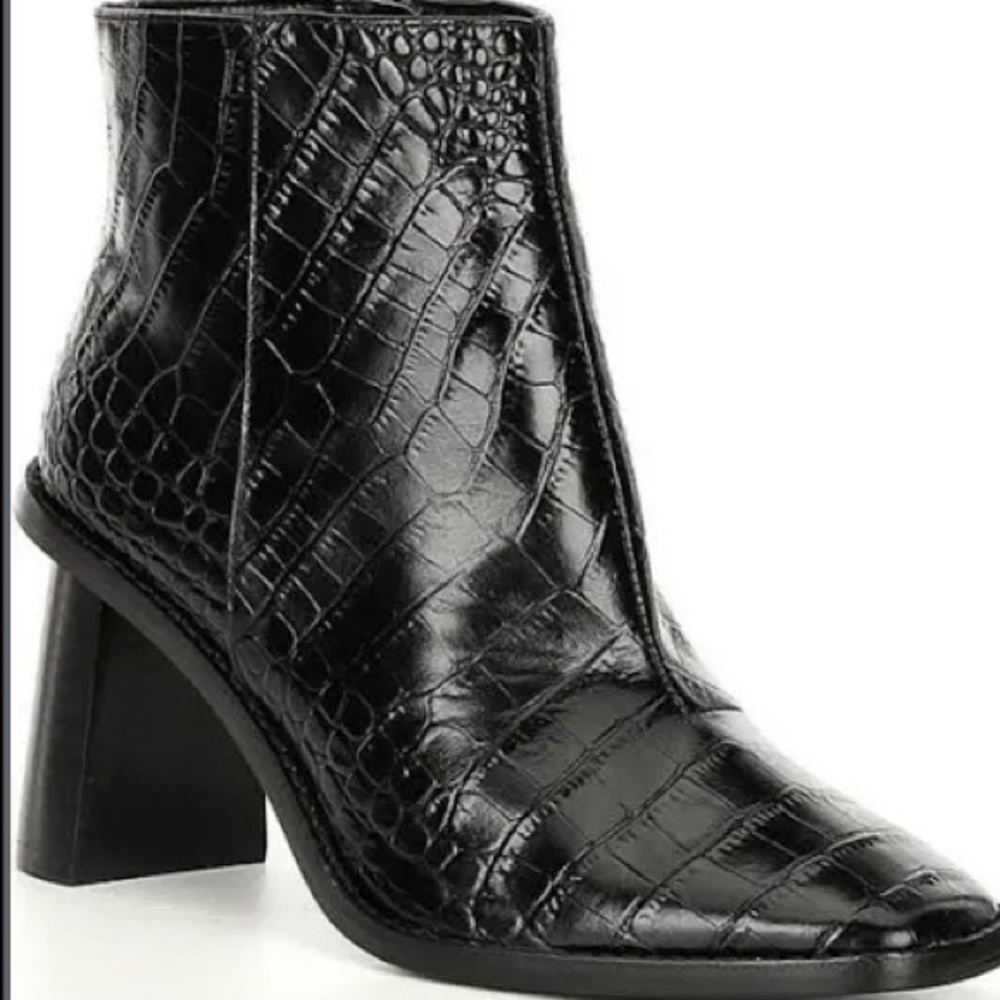 Gibson Latimer Heels